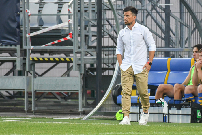 dviguješ se po stopničkah, zdrsneš pa v prostem padu