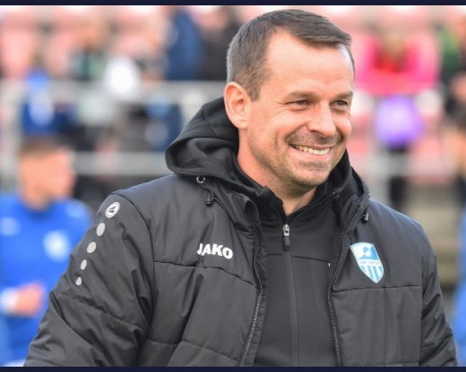 ded se je žogal s puškašem, oče je bil selektor, on pa zelo verjame v nafto