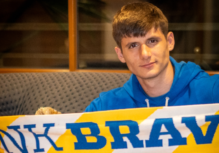 bravo si je izposodil upa dinama