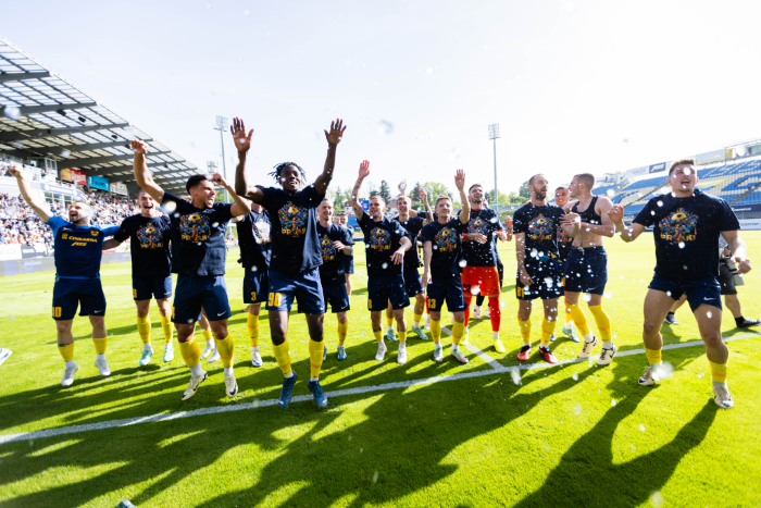 prvaki v aprilu? o, ja. pet krogov pred koncem? le maribor in olimpija.