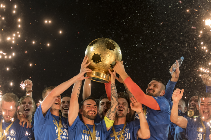 »zdaj? zdaj sem zavarovalniški posrednik. nasvet? končajte šolo.«